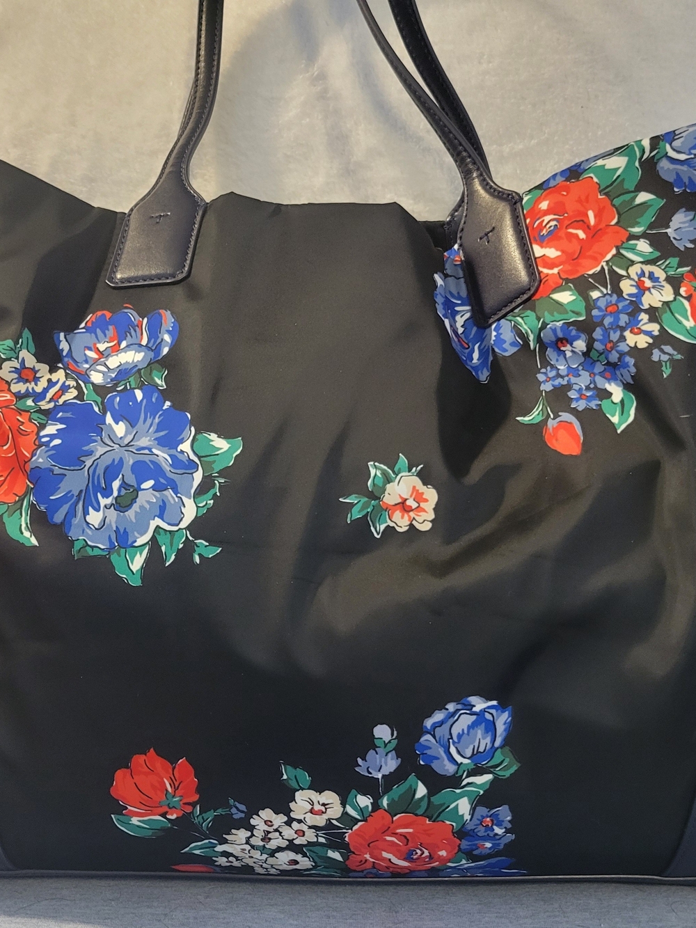 Tory Burch Black Floral Logo Tote Bag - Picture 4 of 6